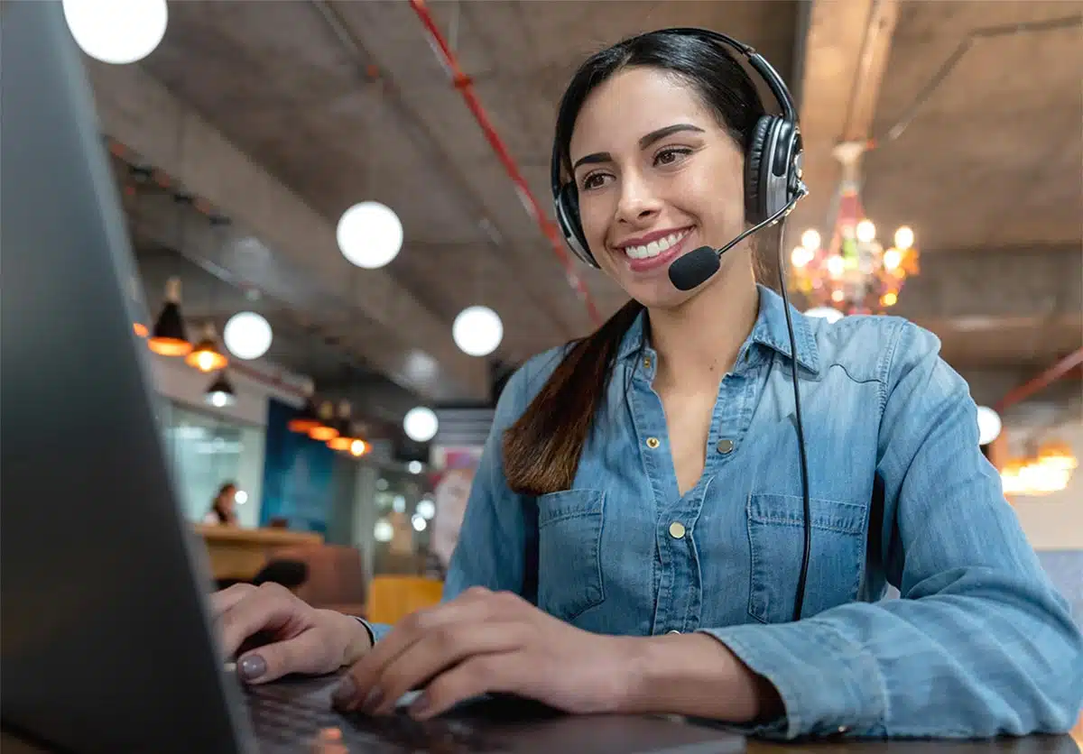 virtual-assistants-working-in-a-small-business virtual assistants working in a commercial business